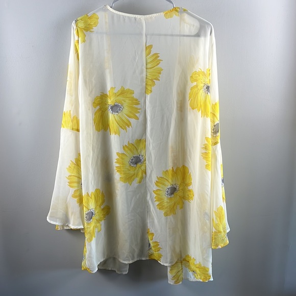 Sunflower kimono by Altar’d State - Picture 5 of 6